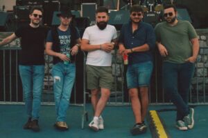 Revoltni peron, bend iz Velikog Gradišta