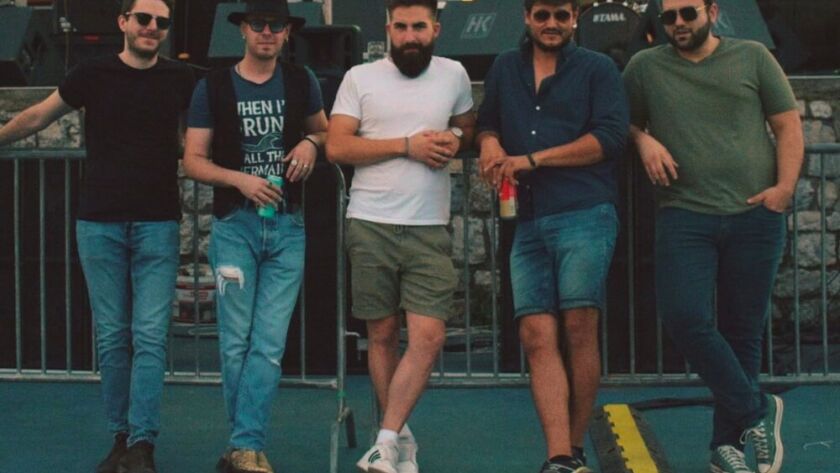 Revoltni peron, bend iz Velikog Gradišta